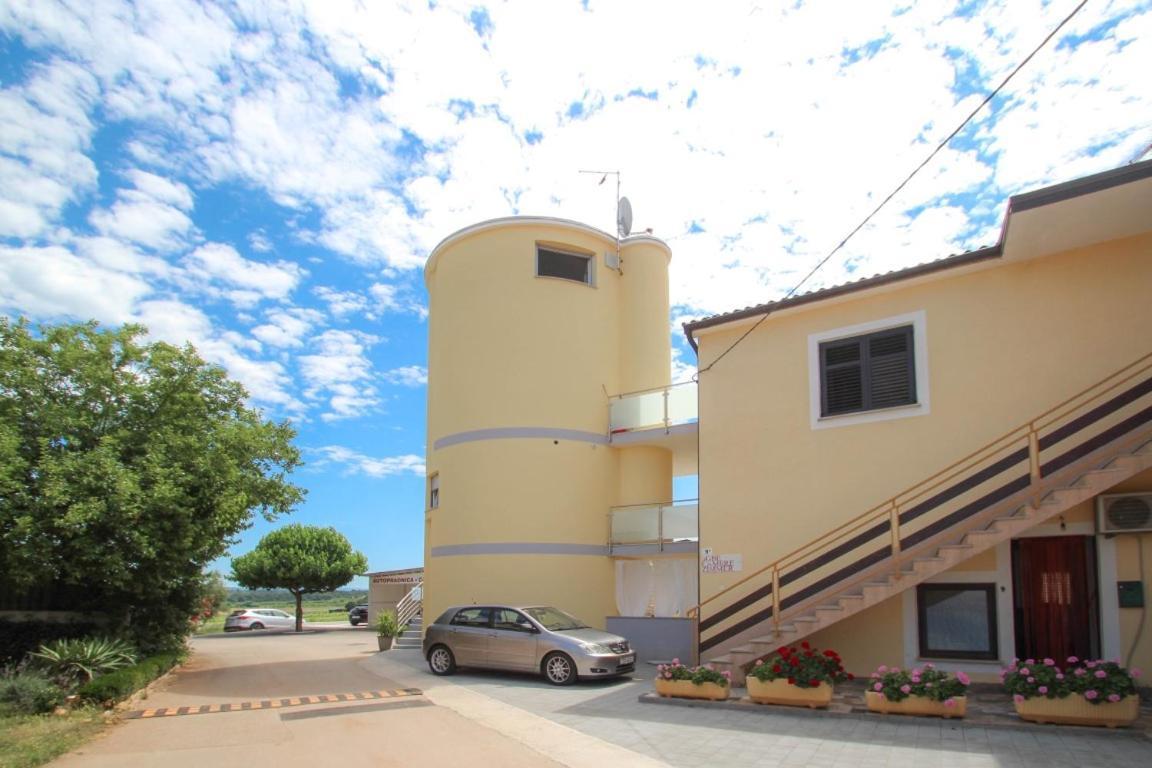 Silos Mare Apartment Novigrad  Bagian luar foto